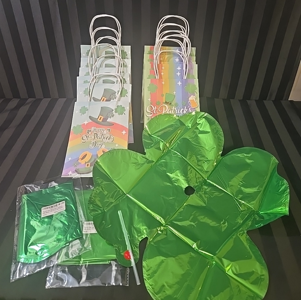 15pc Mixed Lot 8" Happy St Patrick's Day Gift Bags & 18" 4 Leaf Clover Balloons